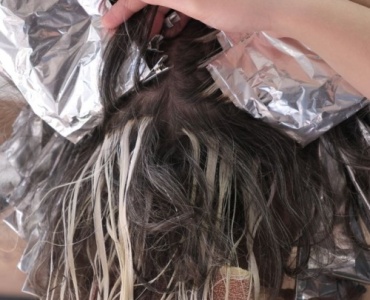 Sanft zur Kopfhaut, stark in der Farbe: So gelingt dir das Haarfärben ohne Reizungen