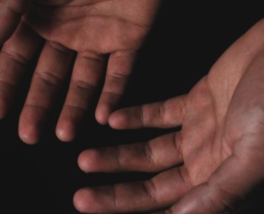 Wenn plötzlich Funkstille herrscht: Kontaktabbruch ohne Erklärung emotional verstehen und verarbeiten