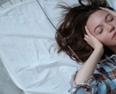Warum wird mir beim Umdrehen im Bett schwindlig? Ursachen, Tipps und wann du zum Arzt solltest