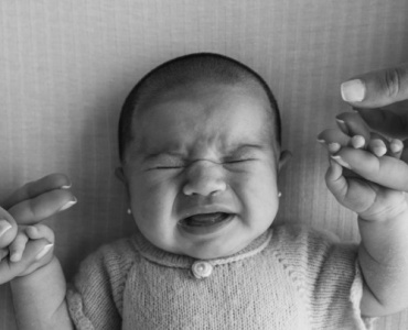 Sanft statt Schütteln: Wie du dein Baby sicher beruhigst und was du unbedingt vermeiden solltest