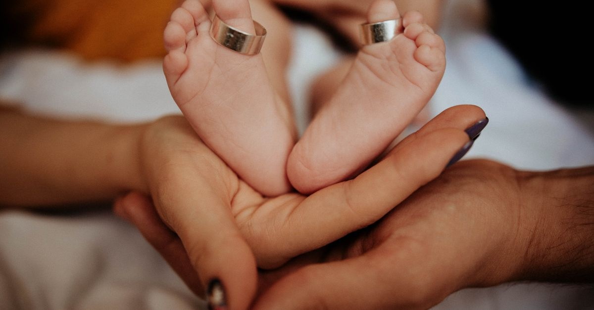 Wenn ein Baby alles verändert: So findet eure Beziehung nach der Geburt zurück in die Nähe