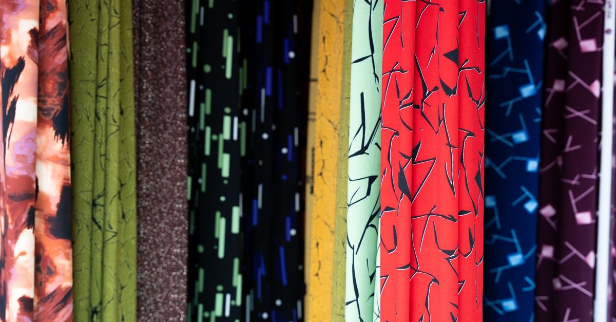 Welcher Futterstoff passt zu deinem Kleid? Materialien clever vergleichen & die beste Wahl treffen